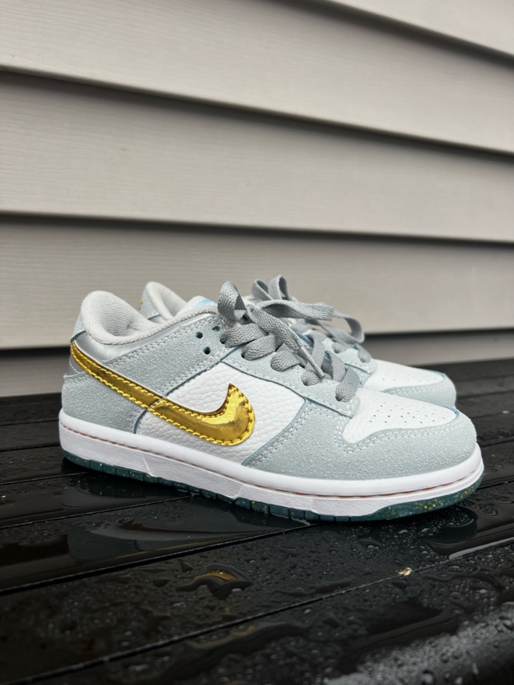 Nike Kids Low-Top SB Sean Cliver Holiday Edition Sneakers, Brand new, no box